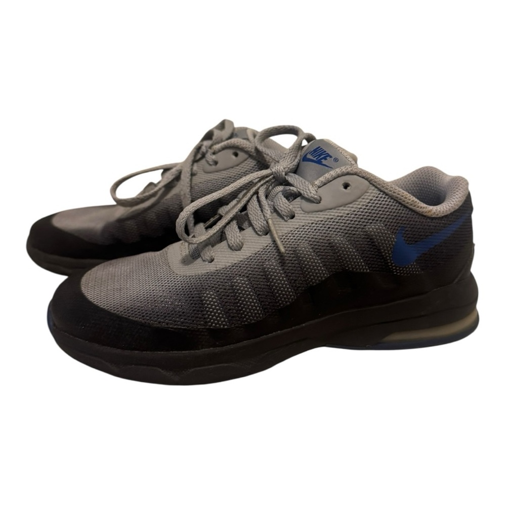 Nike Men's Gray and Black Athletic Sneakers